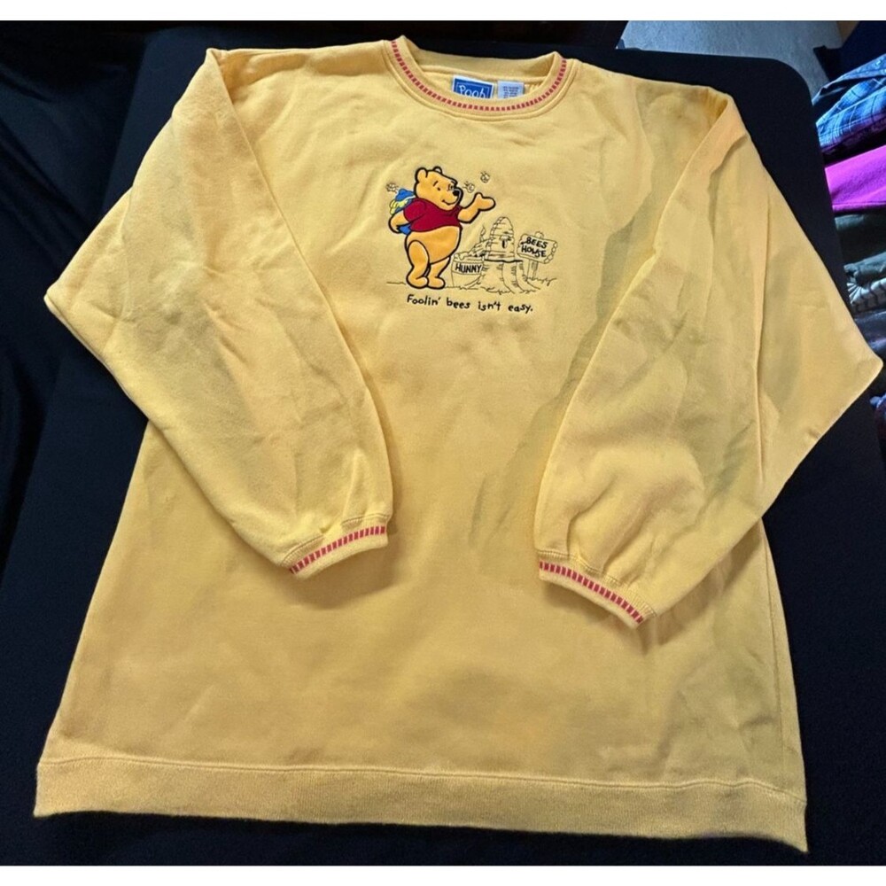 Vintage Disney Winnie The Pooh XL sweatshirt yellow embroidered foolin bees 90s